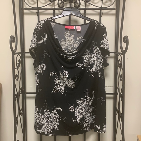 Liz Lange brand Maternity Top- black & white floral, draped scoop neckline Sz L - Picture 1 of 11